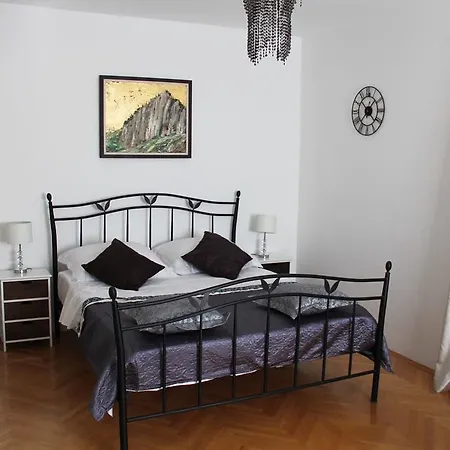Spiro Apartment